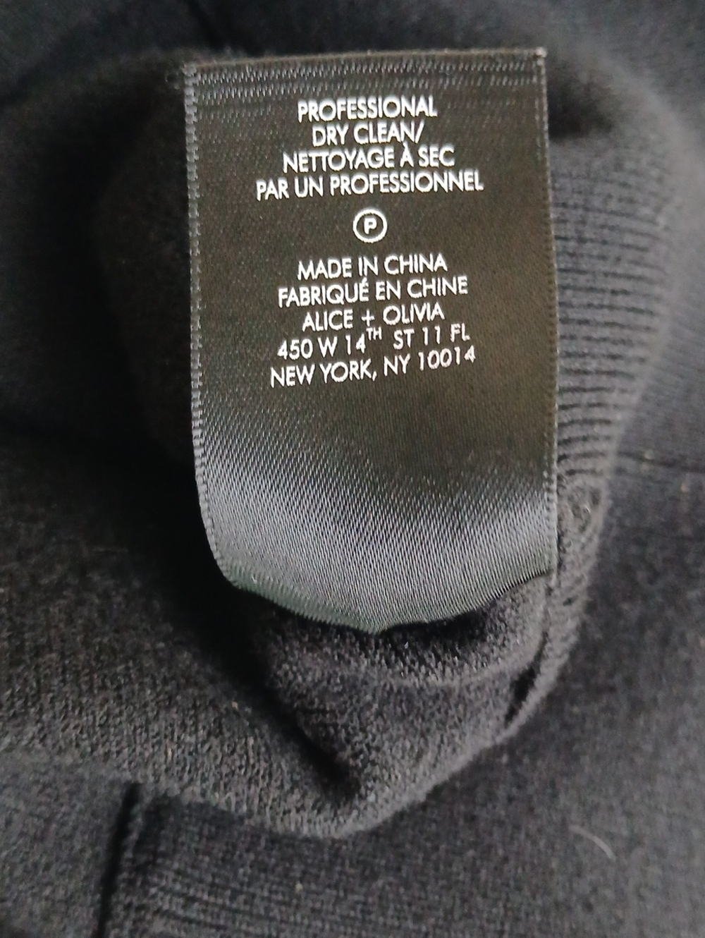 Alice + Olivia Michael Crewneck Pullover with Cut Shoulder in BLACK XS - Picture 5 of 8